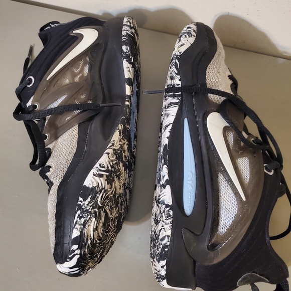 Nike KD 15 Refuge basketball shoes Black and White Athletic Sneakers Mens 8